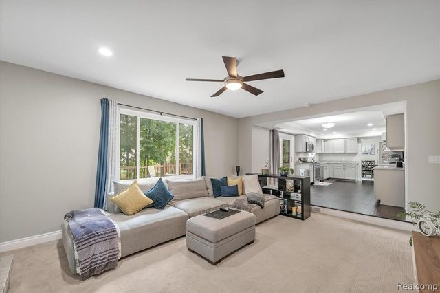 2147 Hickory Leaf Court, Rochester Hills, MI 48309