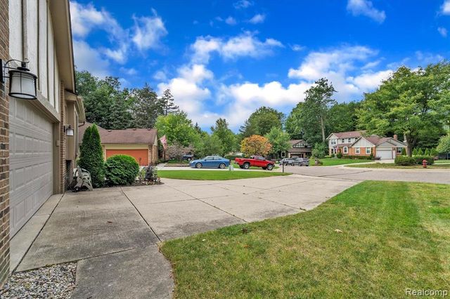 2147 Hickory Leaf Court, Rochester Hills, MI 48309