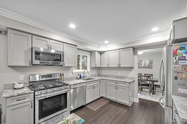 2147 Hickory Leaf Court, Rochester Hills, MI 48309