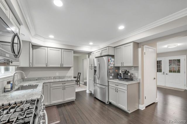 2147 Hickory Leaf Court, Rochester Hills, MI 48309