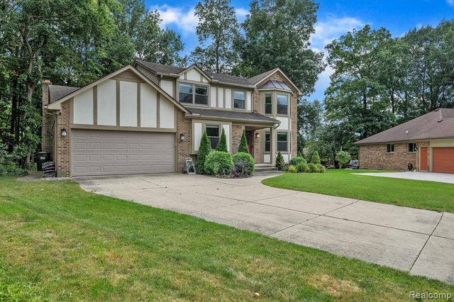 2147 Hickory Leaf Court, Rochester Hills, MI 48309
