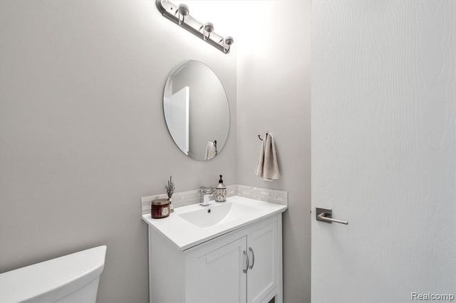 2147 Hickory Leaf Court, Rochester Hills, MI 48309