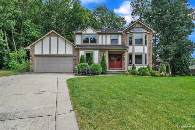 2147 Hickory Leaf Court, Rochester Hills, MI 48309