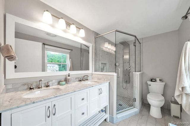 2147 Hickory Leaf Court, Rochester Hills, MI 48309