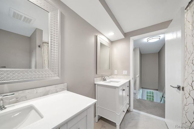 2147 Hickory Leaf Court, Rochester Hills, MI 48309