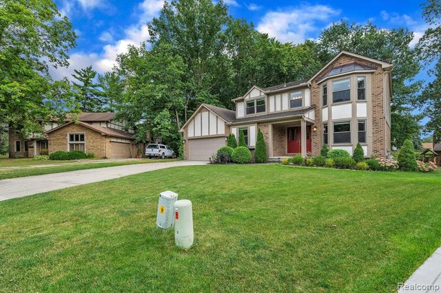 2147 Hickory Leaf Court, Rochester Hills, MI 48309