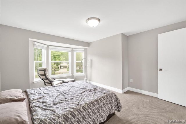 2147 Hickory Leaf Court, Rochester Hills, MI 48309