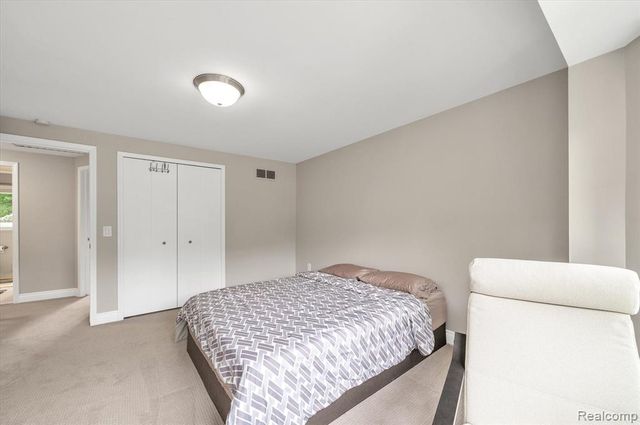 2147 Hickory Leaf Court, Rochester Hills, MI 48309