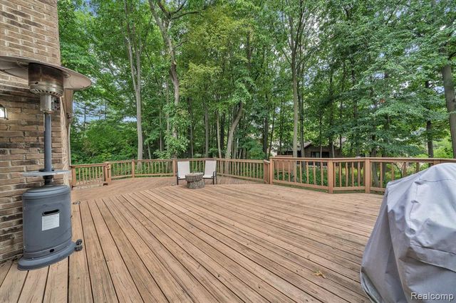 2147 Hickory Leaf Court, Rochester Hills, MI 48309