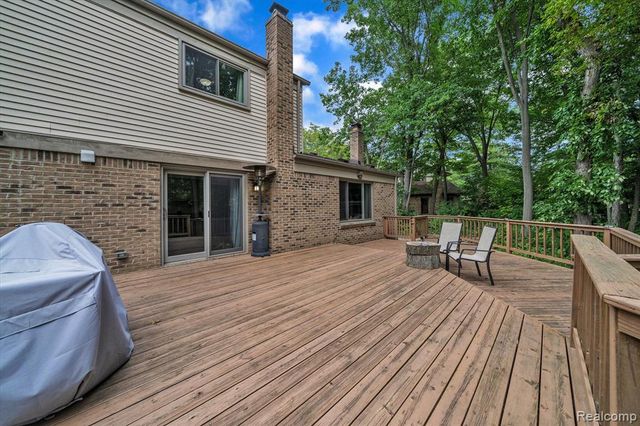 2147 Hickory Leaf Court, Rochester Hills, MI 48309