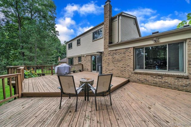 2147 Hickory Leaf Court, Rochester Hills, MI 48309