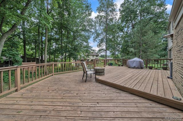 2147 Hickory Leaf Court, Rochester Hills, MI 48309