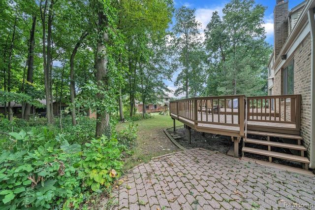 2147 Hickory Leaf Court, Rochester Hills, MI 48309