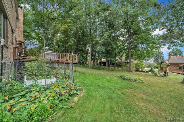 2147 Hickory Leaf Court, Rochester Hills, MI 48309
