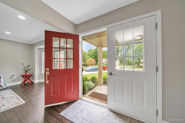 2147 Hickory Leaf Court, Rochester Hills, MI 48309