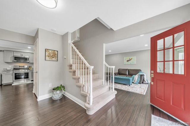 2147 Hickory Leaf Court, Rochester Hills, MI 48309
