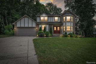 2147 Hickory Leaf Court, Rochester Hills, MI 48309