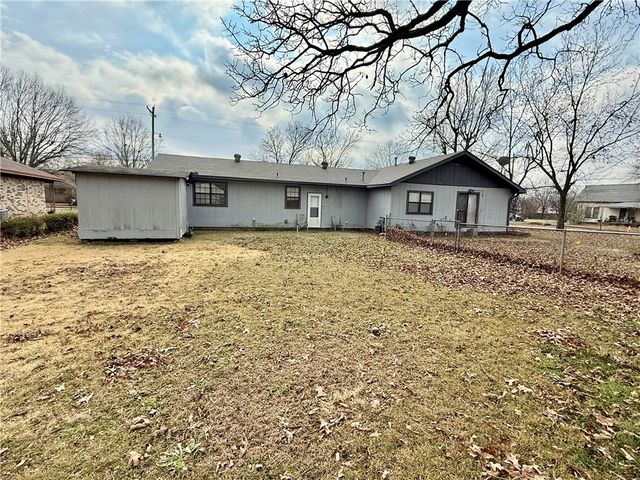 201 E H Street, Russellville, AR 72801