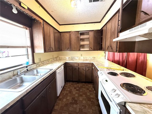 201 E H Street, Russellville, AR 72801