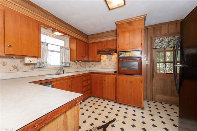 5751 Vickie Drive, Winston-salem, NC 27106