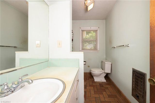 5751 Vickie Drive, Winston-salem, NC 27106