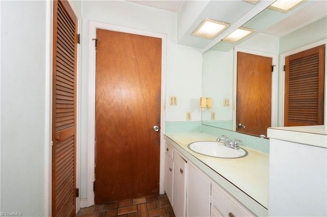 5751 Vickie Drive, Winston-salem, NC 27106