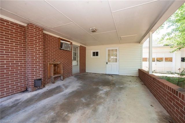 5751 Vickie Drive, Winston-salem, NC 27106