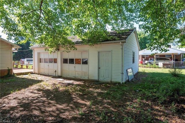 5751 Vickie Drive, Winston-salem, NC 27106