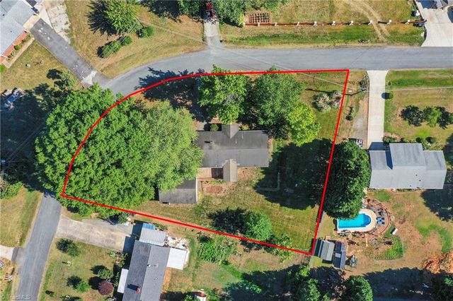 5751 Vickie Drive, Winston-salem, NC 27106