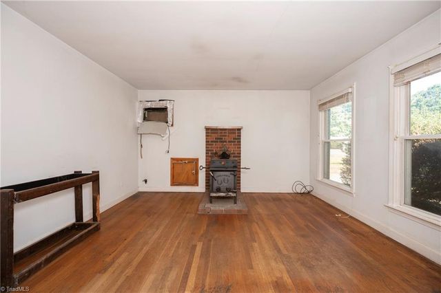 5751 Vickie Drive, Winston-salem, NC 27106