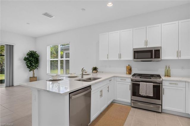 12448 Violet LN, Naples, FL 34120