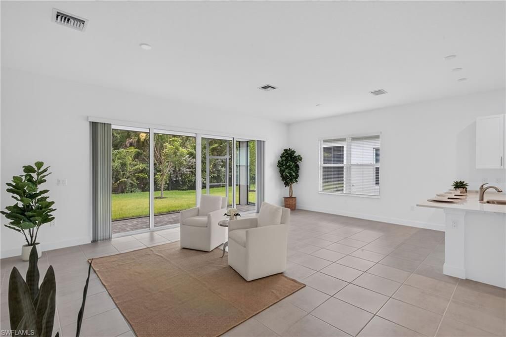 12448 Violet LN, Naples, FL 34120