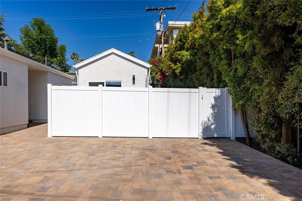 1300 Dorothy Drive C, Glendale, CA 91202