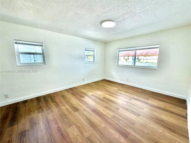 2036 NW 28th St, Oakland Park, FL 33311