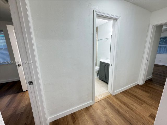 2036 NW 28th St, Oakland Park, FL 33311