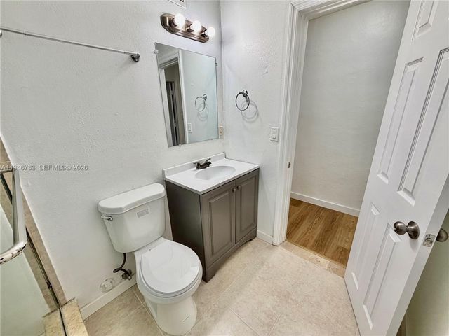 2036 NW 28th St, Oakland Park, FL 33311