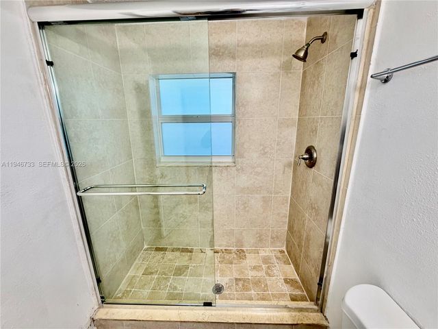 2036 NW 28th St, Oakland Park, FL 33311