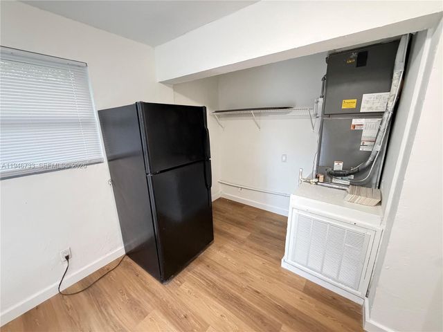 2036 NW 28th St, Oakland Park, FL 33311