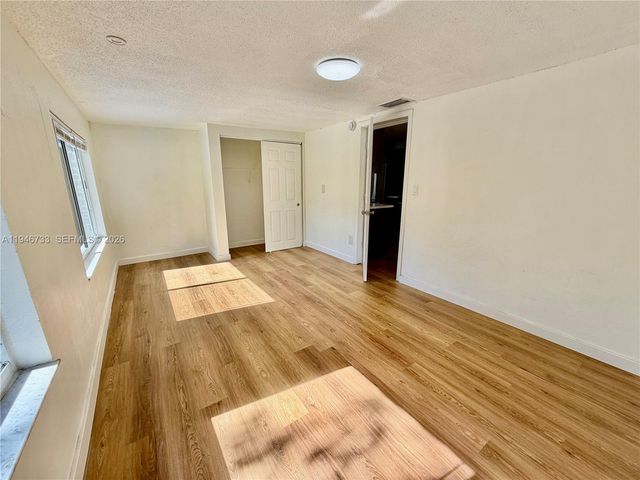 2036 NW 28th St, Oakland Park, FL 33311