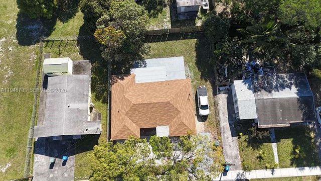 2036 NW 28th St, Oakland Park, FL 33311
