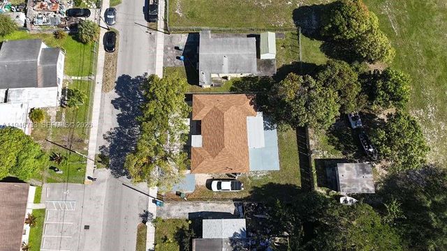 2036 NW 28th St, Oakland Park, FL 33311