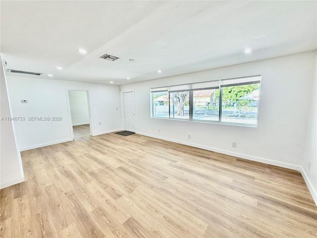 2036 NW 28th St, Oakland Park, FL 33311