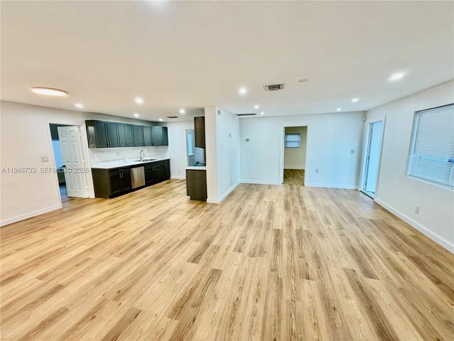 2036 NW 28th St, Oakland Park, FL 33311