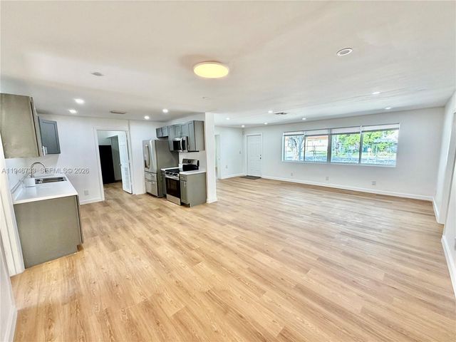 2036 NW 28th St, Oakland Park, FL 33311