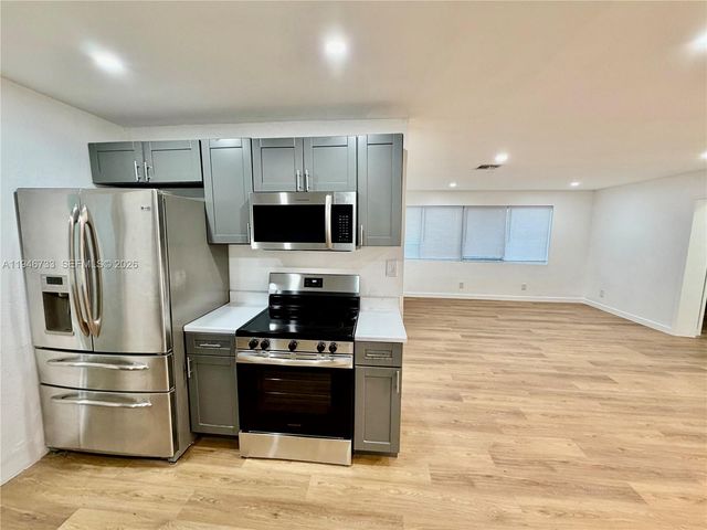 2036 NW 28th St, Oakland Park, FL 33311