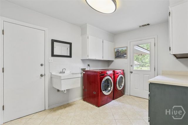 2 Abbott Lane, Savannah, GA 31411