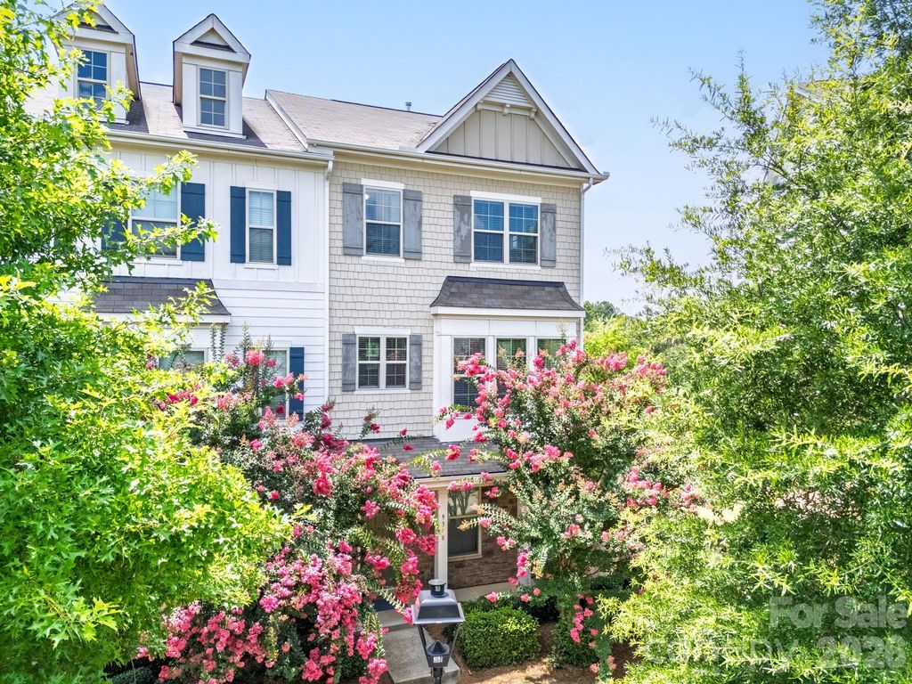 9348 Ainslie Downs Street, Charlotte, NC 28273
