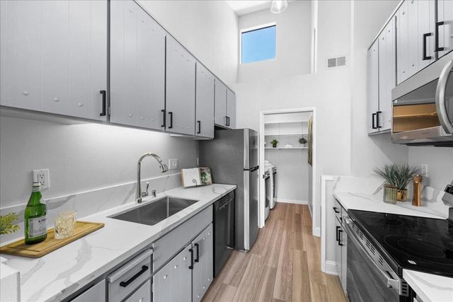 3378 Brittan Avenue 16, San Carlos, CA 94070