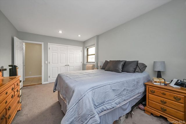 25 Elizabeth Street 2F, Farmingdale, NY 11735