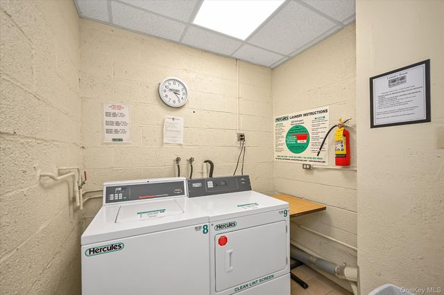 25 Elizabeth Street 2F, Farmingdale, NY 11735